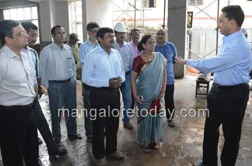 DC visits Lady Goschen Hospital 2